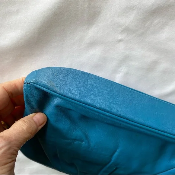 Vtg 80’s blue leather clutch purse. - Picture 4 of 7